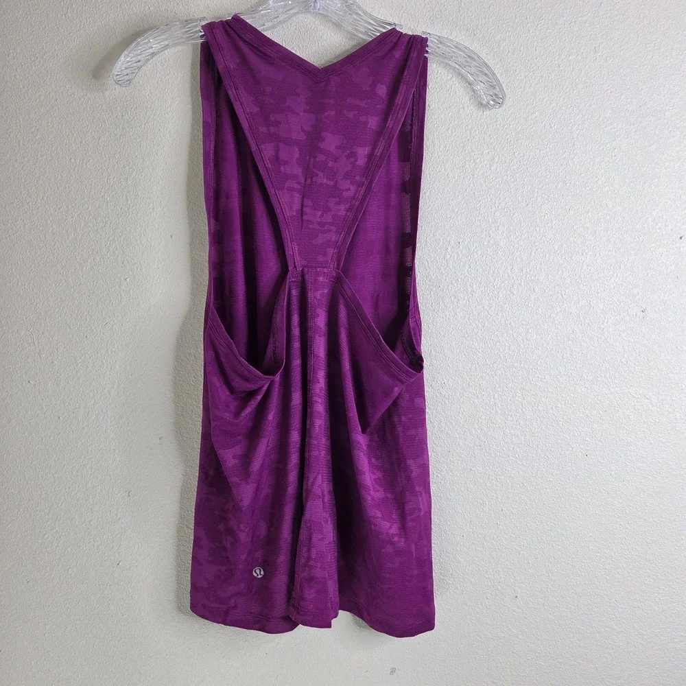 Lululemon Tank Top Small Fuchsia Camo Print V‎ Neck Racerback Athletic Workout